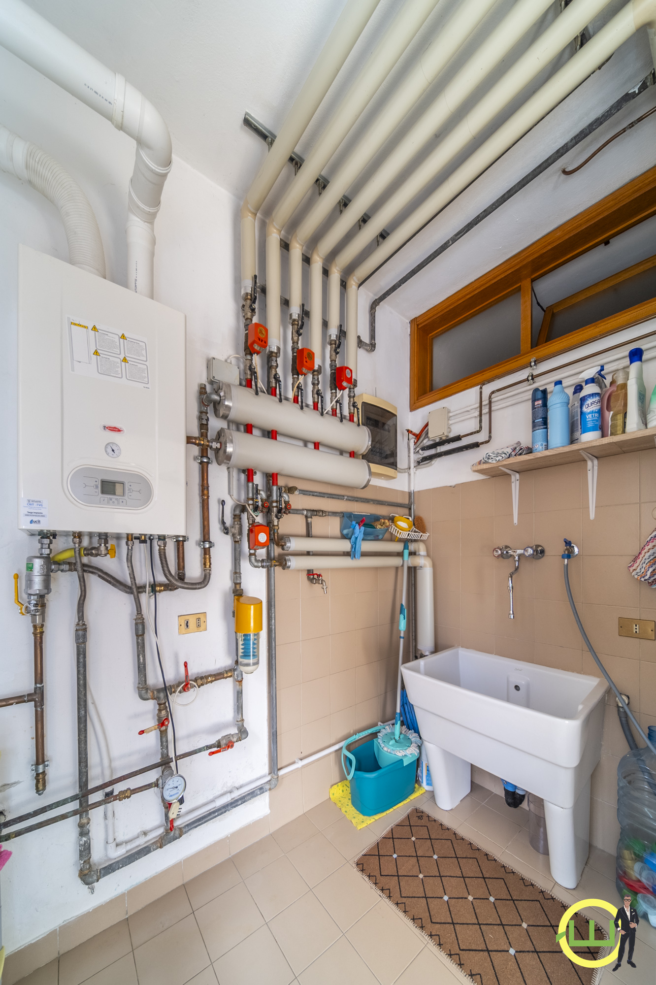 Media numero 16 di VILLA COMPOSTA DA DUE APPARTAMENTI E DUE GARAGE CON GIARDINO