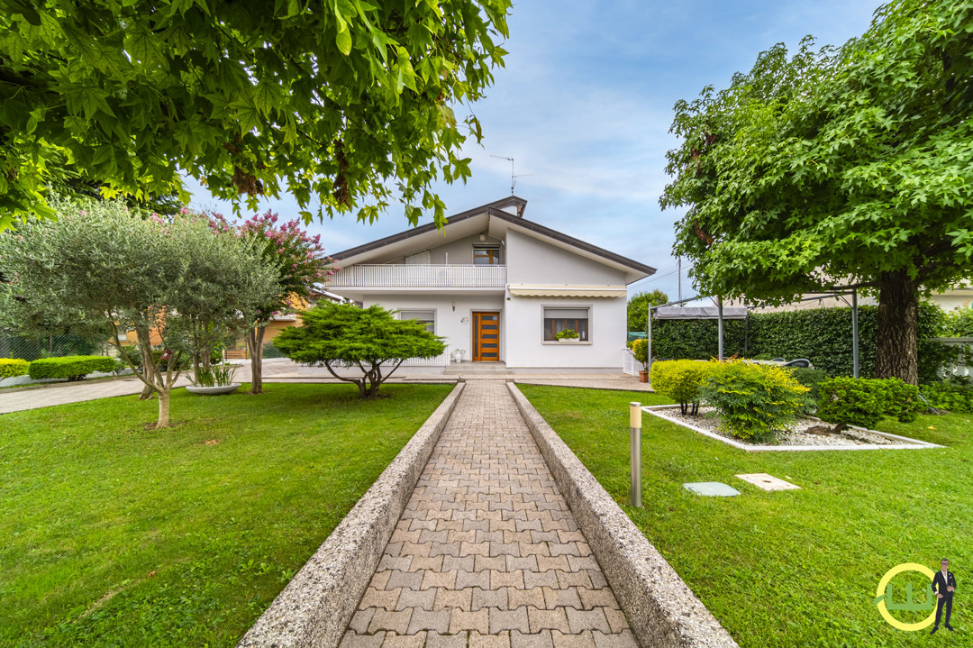 Immagine di VILLA BIFAMILIARE VIA EMILIA PERFETTA  (UD)