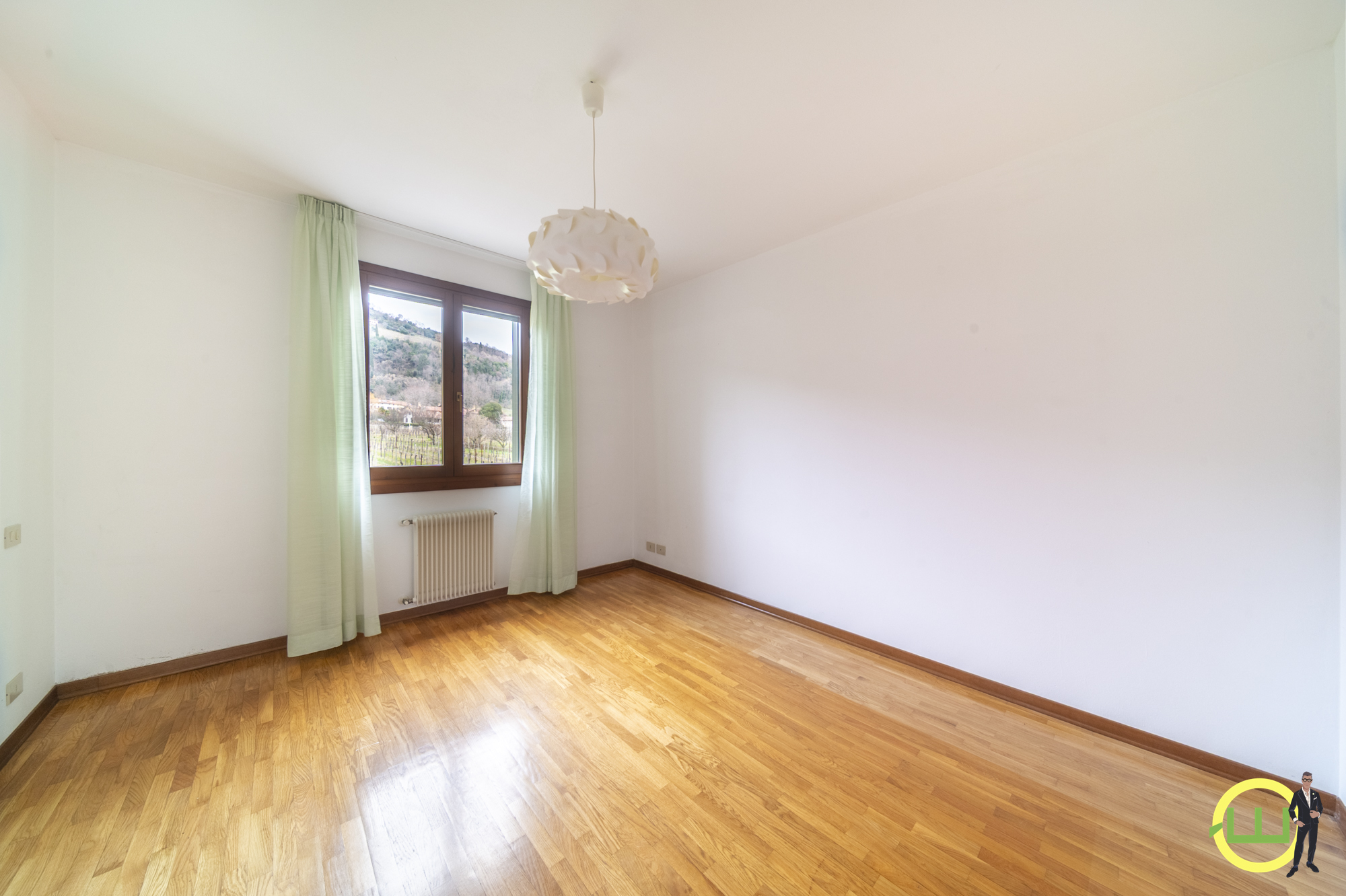 Media numero 14 di APPARTAMENTO TERRAZZATO CON 2 CAMERE DA LETTO E 2 SERVIZI IN CENTRO A CORMONS