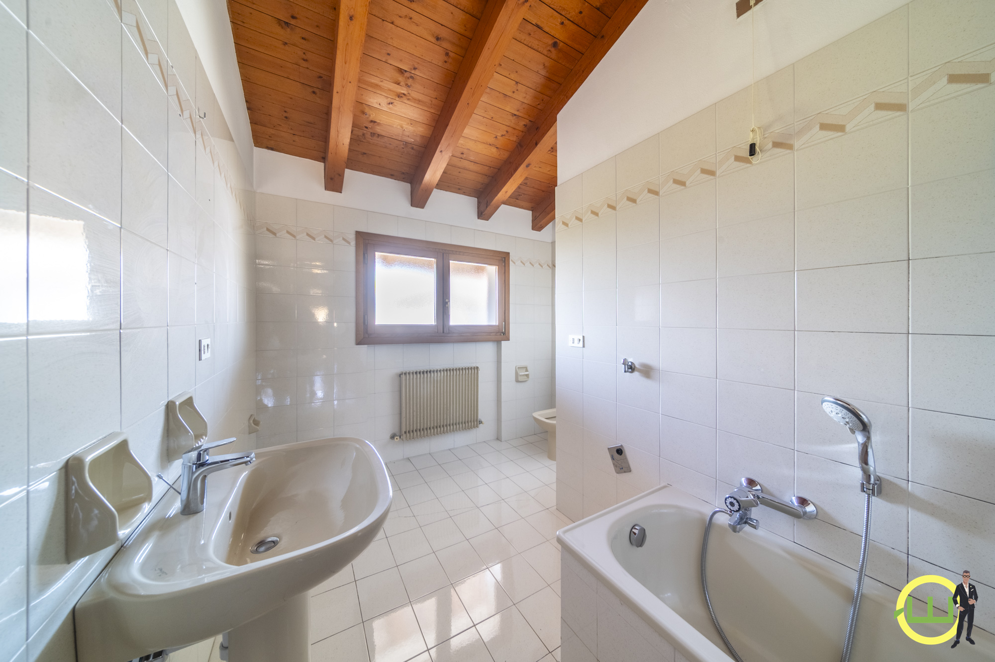 Media numero 21 di LUMINOSO ED AMPIO TRICAMERE IN PIENO CENTRO A RIVIGNANO