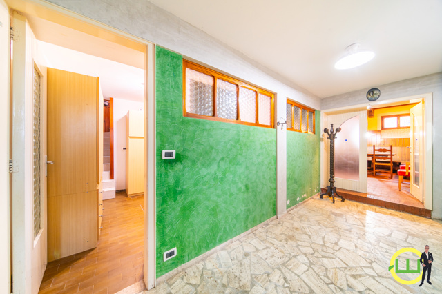 Media numero 34 di VILLA SINGOLA IN AFFASCINANTE ZONA RESIDENZIALE A MANZANO