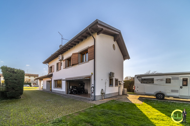 Media numero 41 di VILLA BACIATA DAL SOLE ( 2 KM DA UDINE) 