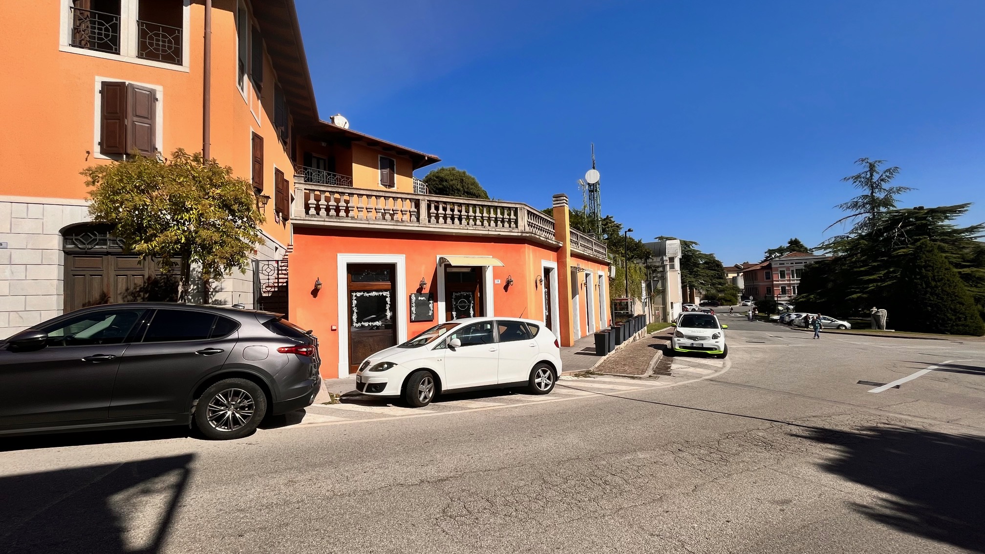 Media numero 11 di SPLENDIDO LOCALE COMMERCIALE A SAN DANIELE!