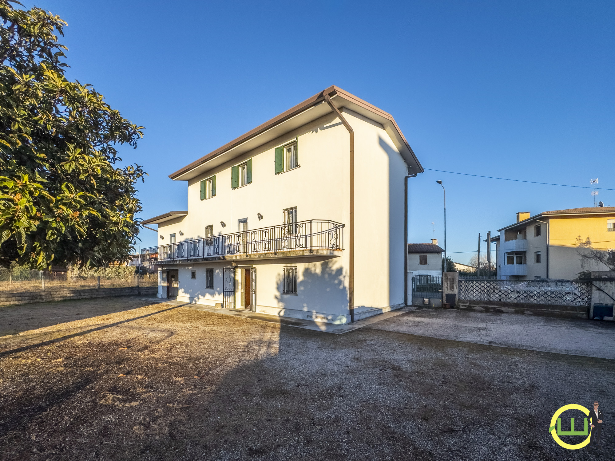 Media numero 4 di SPAZIOSA CASA INDIPENDENTE CON DOPPIO GARAGE E GIARDINO