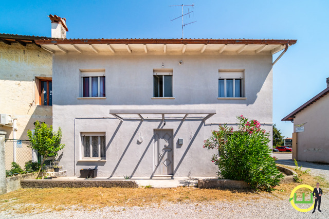 Immagine di CASA DI TESTA IN CENTRO A MANZANO