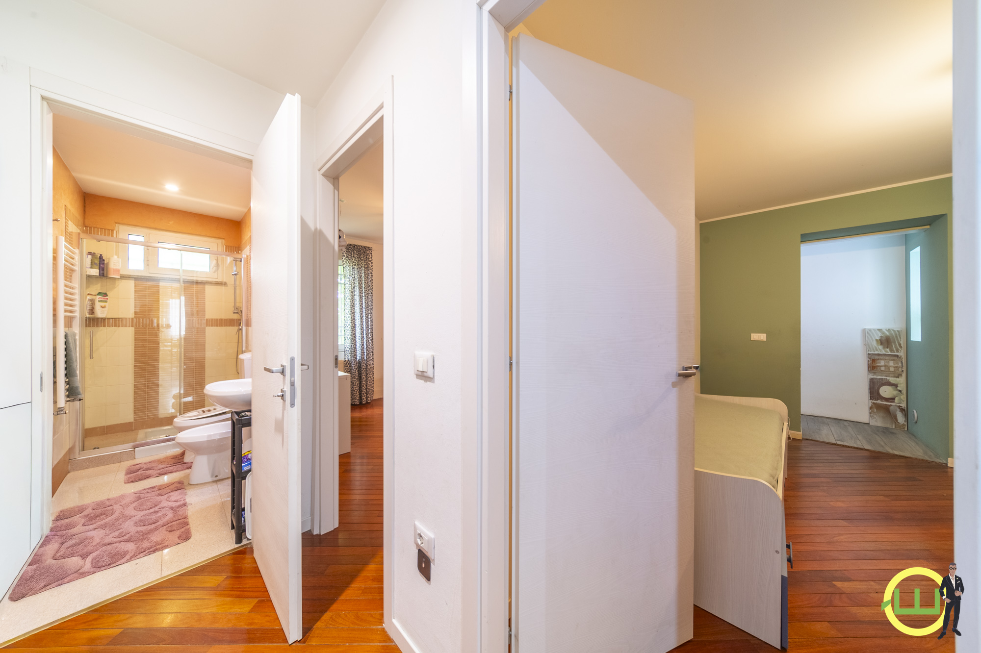 Media numero 10 di SPAZIOSA ED ELEGANTE VILLA CON TANTO TERRENO A SANTA MARIA LA LONGA