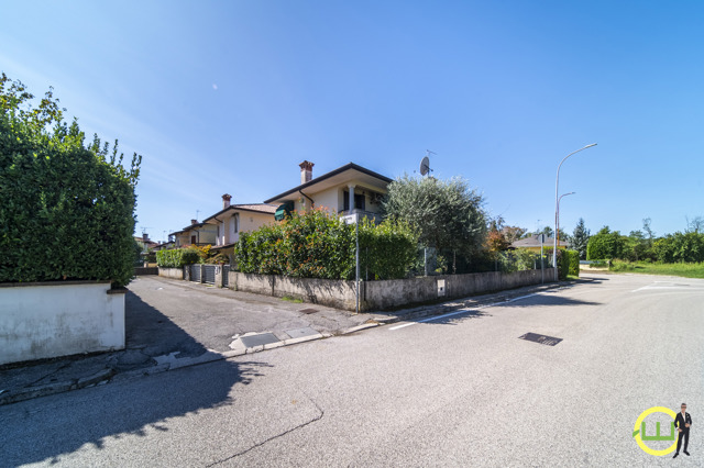 Media numero 51 di VILLA INDIPENDENTE ZUGLIANO 