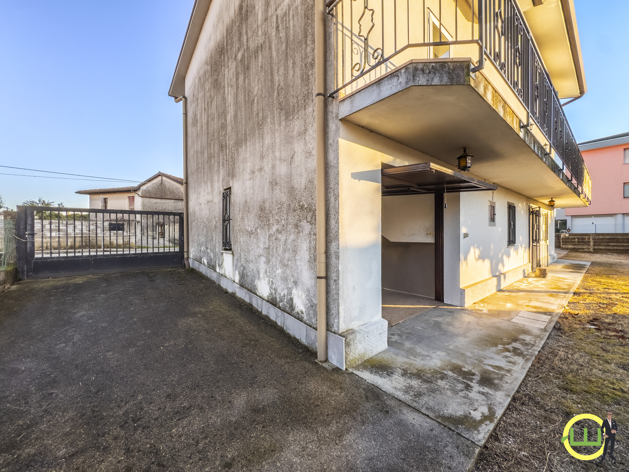 Media numero 32 di SPAZIOSA CASA INDIPENDENTE CON DOPPIO GARAGE E GIARDINO