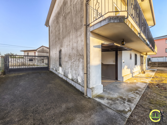 Media numero 32 di SPAZIOSA CASA INDIPENDENTE CON DOPPIO GARAGE E GIARDINO A UDINE