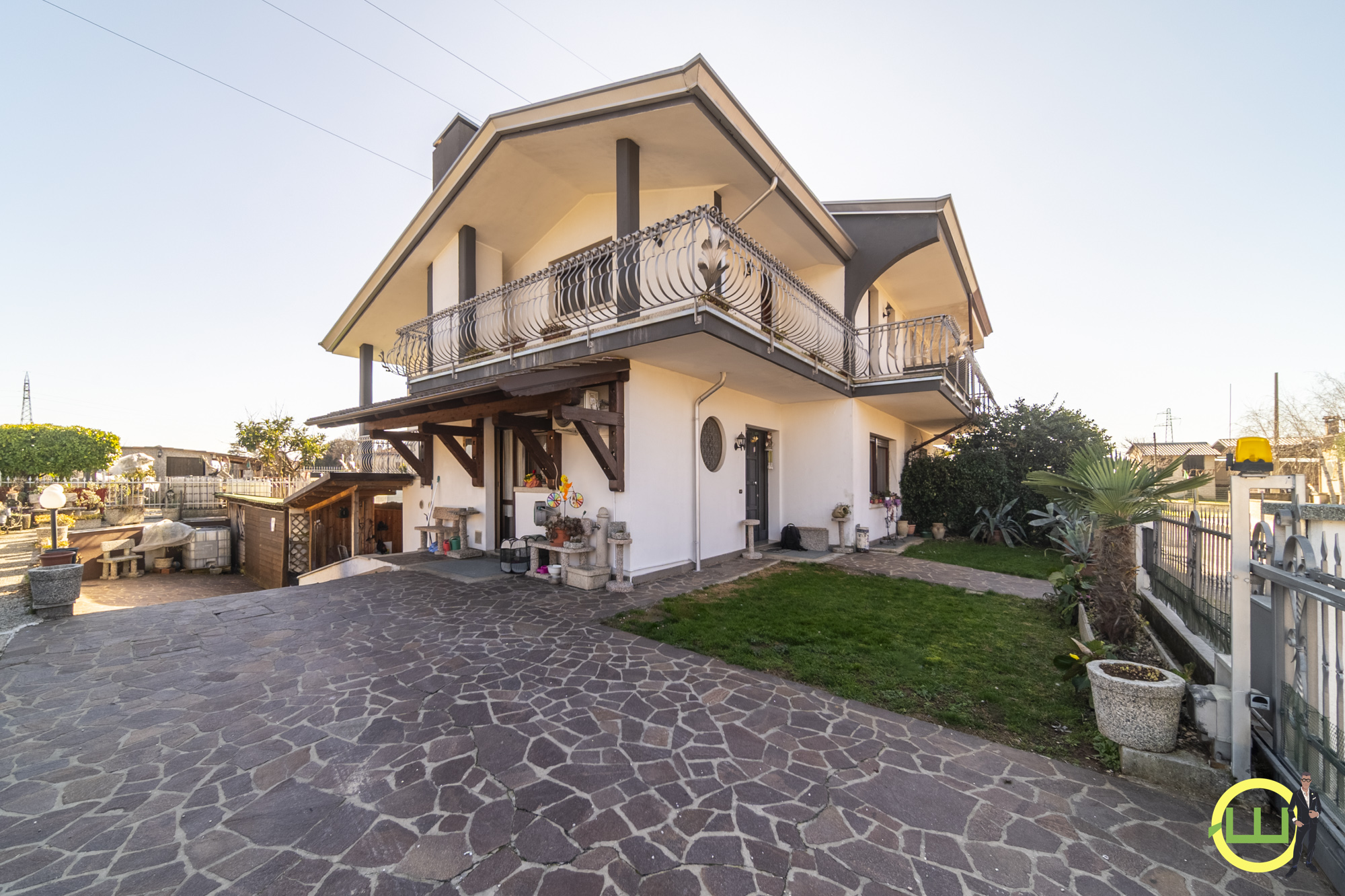 Media numero 38 di LUMINOSA PORZIONE DI BIFAMILIARE CON GIARDINO   A  CODROIPO