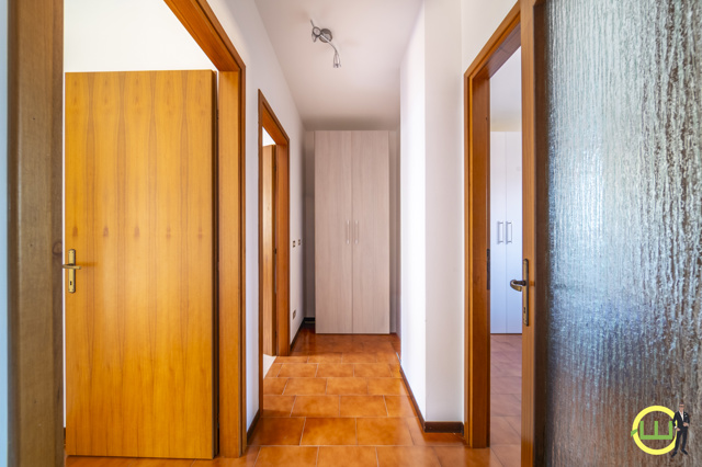Media numero 7 di BICAMERE CON ARREDO MODERNO BOX AUTO E CANTINE - FORGARIA