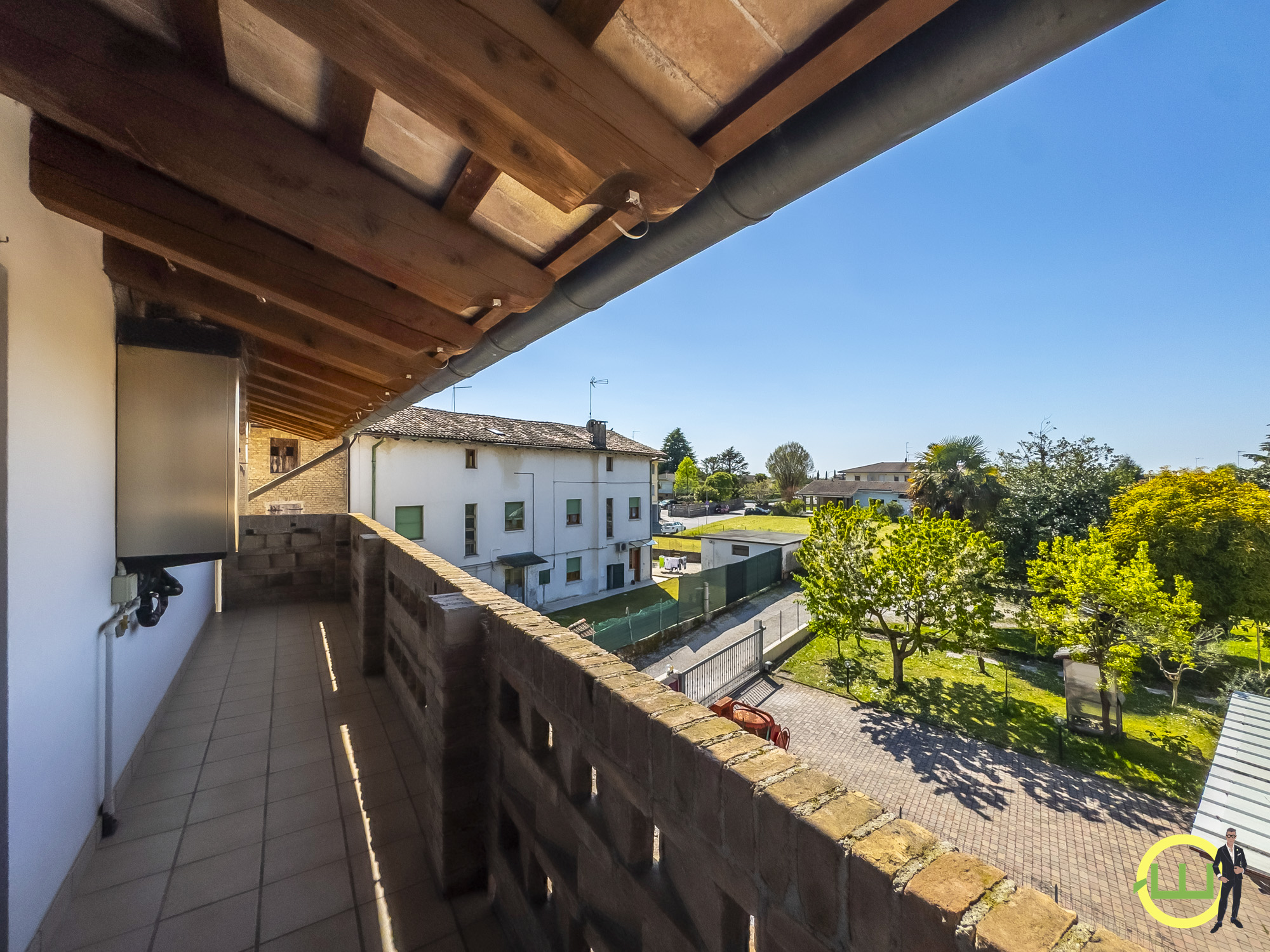 Media numero 23 di LUMINOSO ED AMPIO TRICAMERE IN PIENO CENTRO A RIVIGNANO