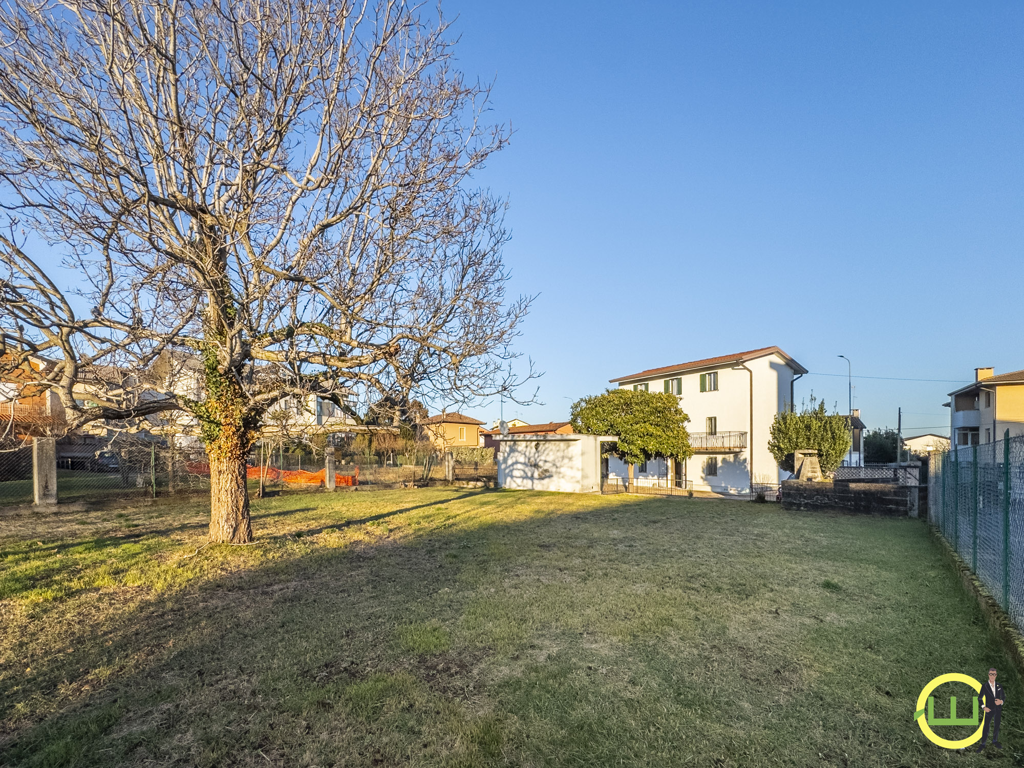 Media numero 45 di SPAZIOSA CASA INDIPENDENTE CON DOPPIO GARAGE E GIARDINO