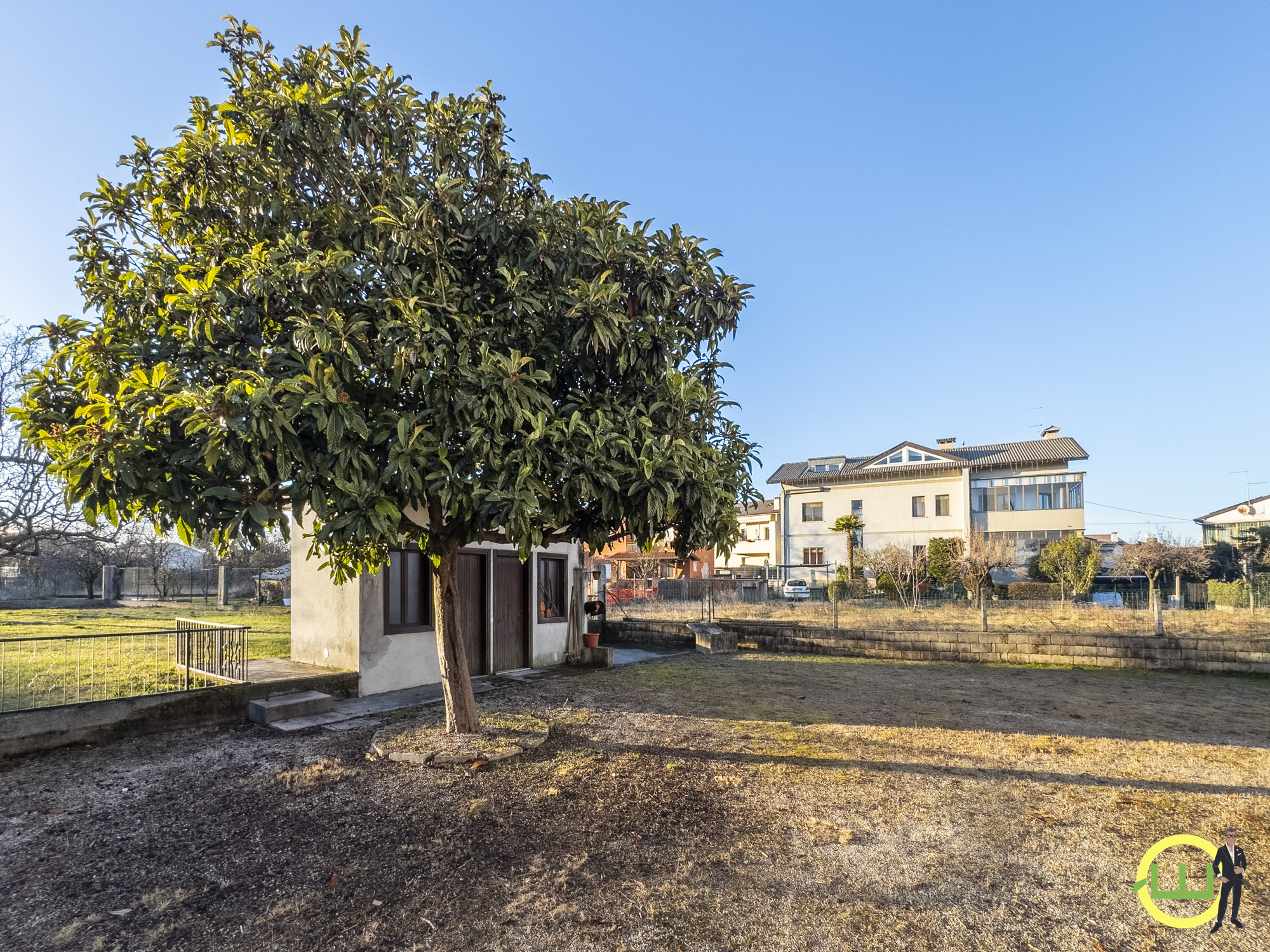 Media numero 42 di SPAZIOSA CASA INDIPENDENTE CON DOPPIO GARAGE E GIARDINO