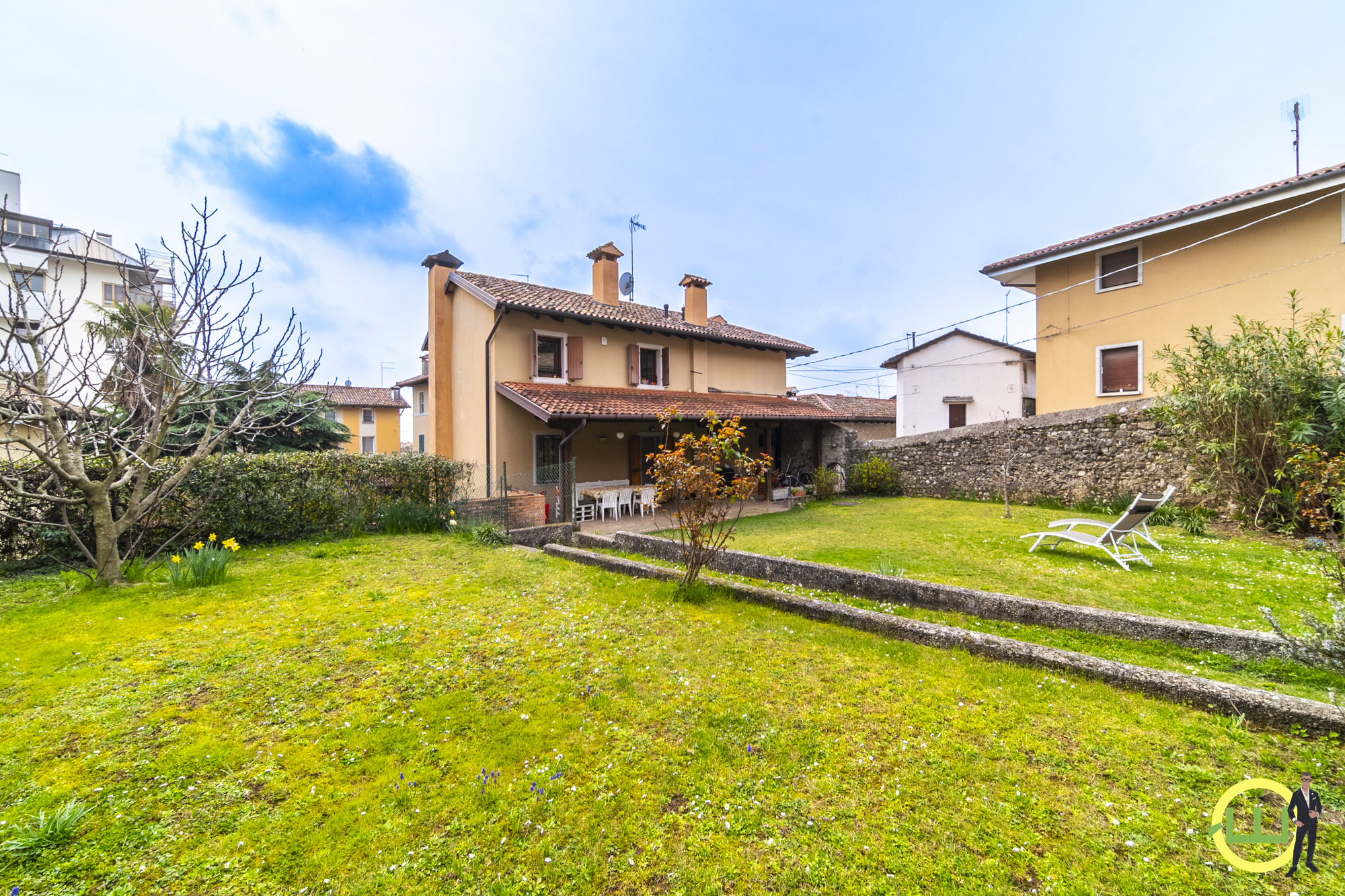 Media numero 29 di APPARTAMENTI IN PRESTIGIOSA VILLA ZONA CENTRALISSIMA
