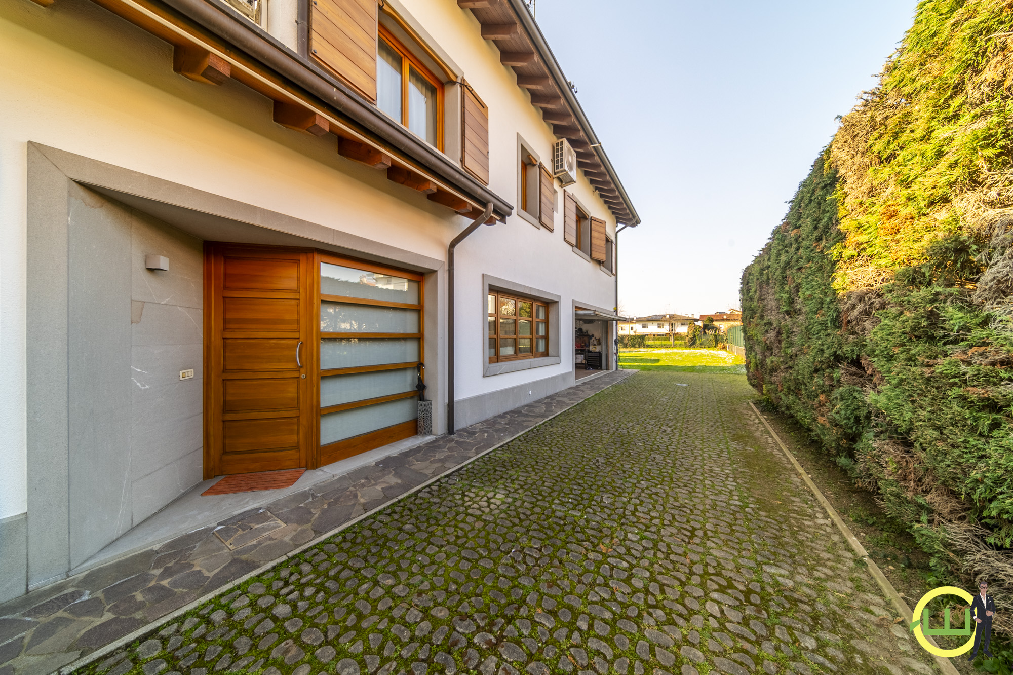 Media numero 43 di VILLA BACIATA DAL SOLE ( 2 KM DA UDINE) 