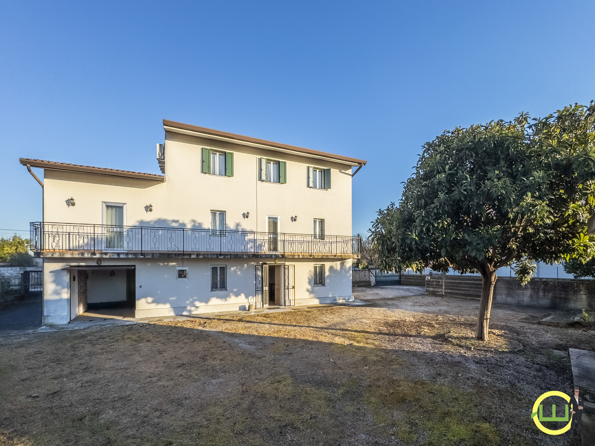 Media numero 5 di SPAZIOSA CASA INDIPENDENTE CON DOPPIO GARAGE E GIARDINO