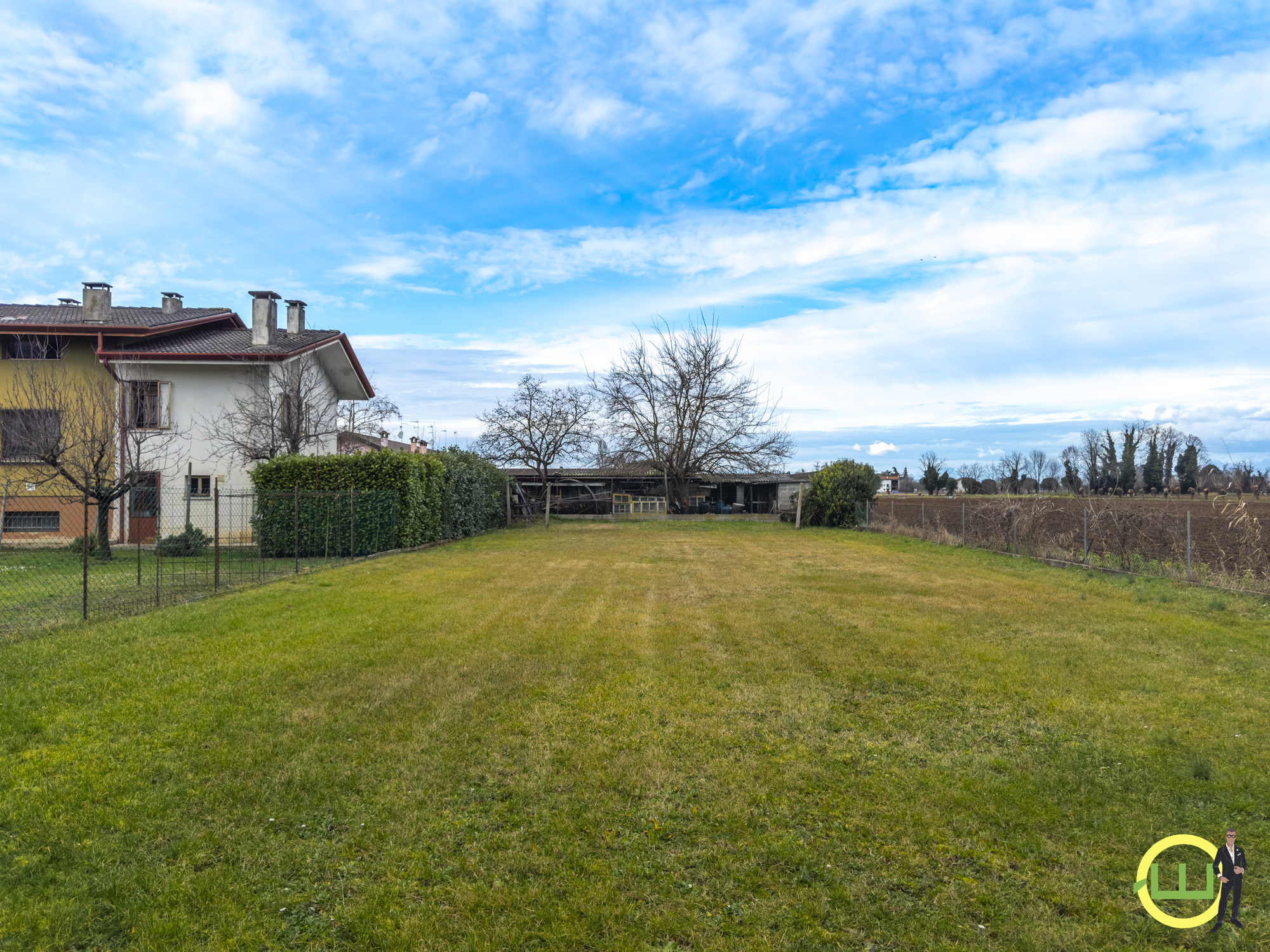 Media numero 27 di LUMINOSA PORZIONE DI VILLA CON AMPIO GIARDINO ESLUSIVO A MORSANO