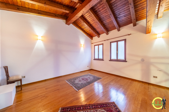 Media numero 39 di  AMPIA CASA INDIPENDENTE CON GIARDINO A MORTEGLIANO