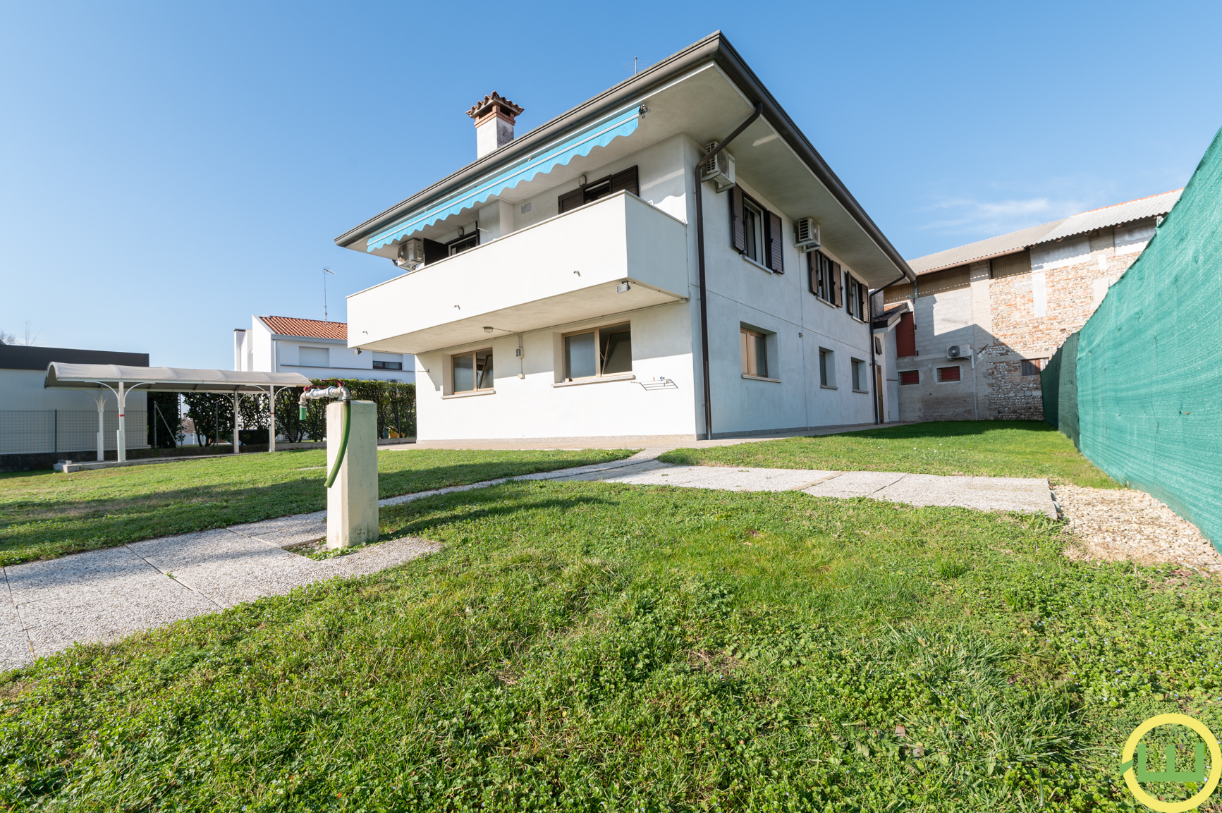 Immagine di CODROIPO ARIOSA VILLA TRICAMERE E BISERVIZI CON AMPIO GIARDINO