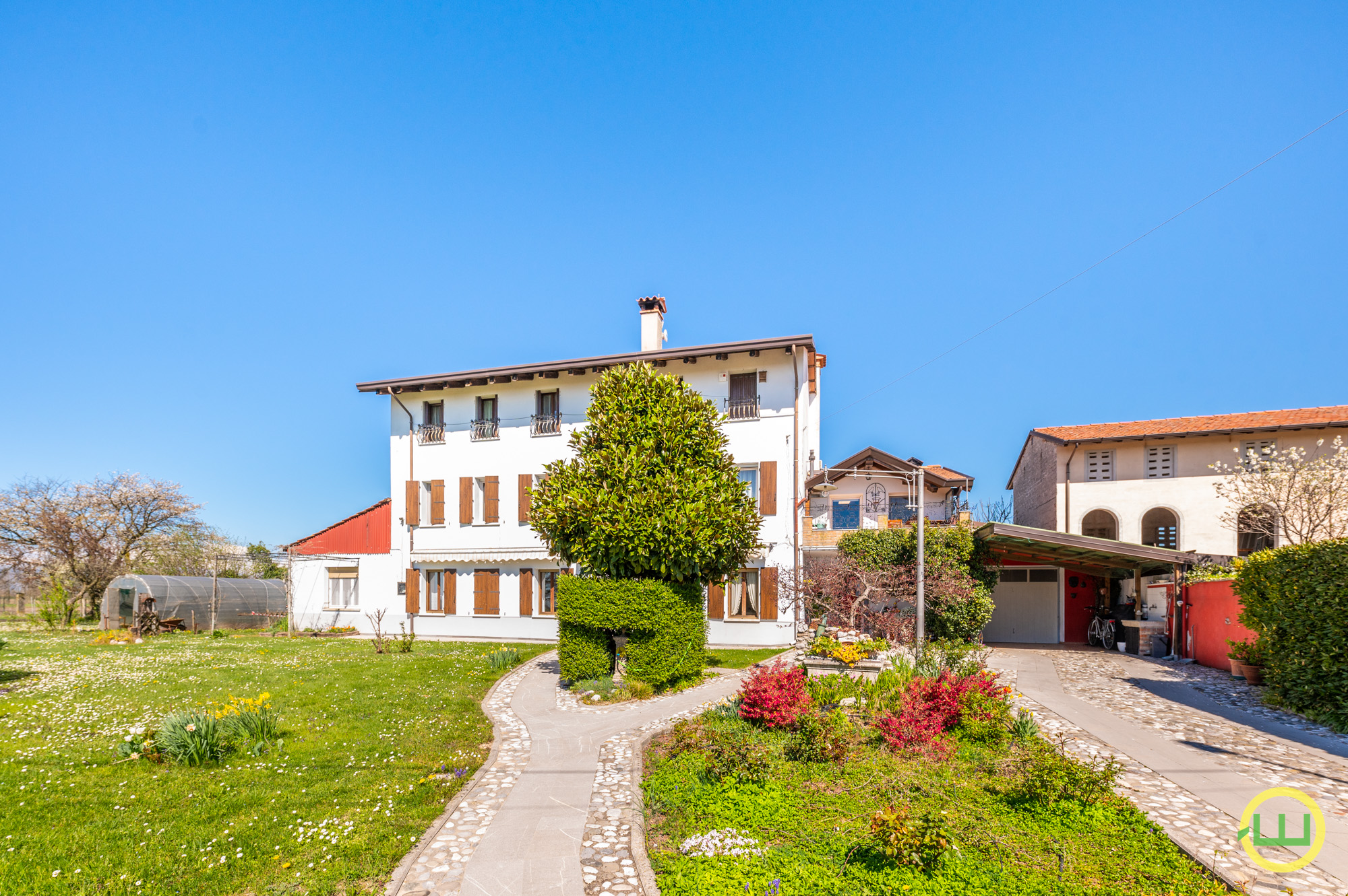 Media numero 45 di CURATA E LUMINOSA VILLA QUADRICAMERE E TRISERVIZI A CODROIPO