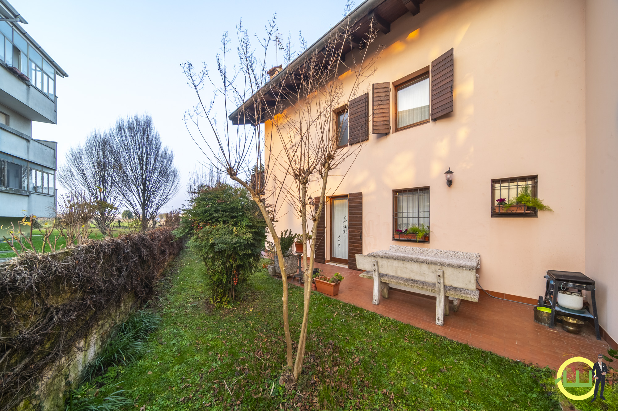 Media numero 29 di MERAVIGLIOSA VILLA ACCOSTATA CON GIARDINO ESCLUSIVO A LOVARIA PRADAMANO