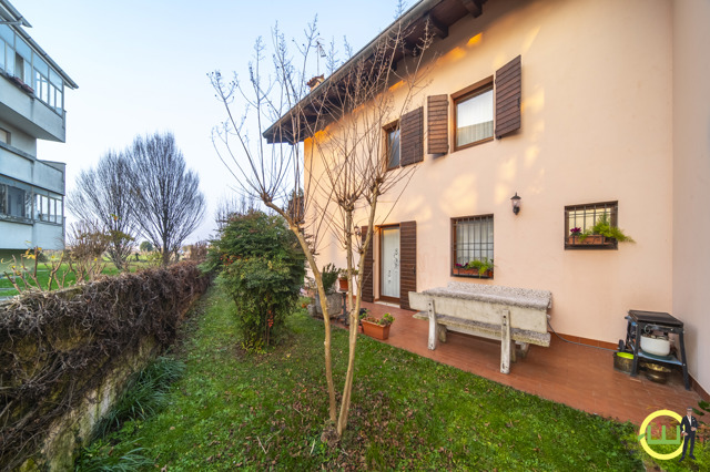 Media numero 29 di MERAVIGLIOSA VILLA ACCOSTATA CON GIARDINO ESCLUSIVO A LOVARIA PRADAMANO