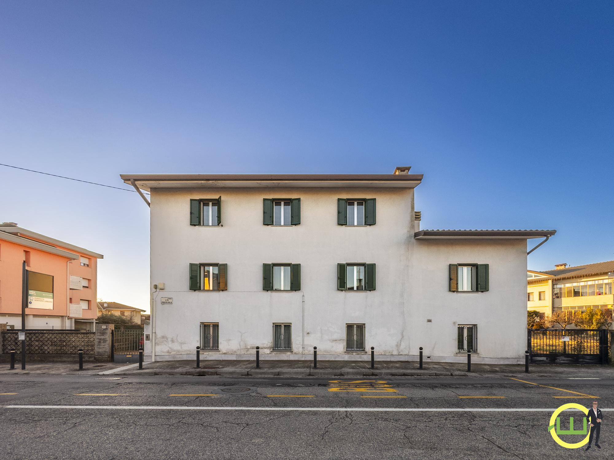 Media numero 2 di SPAZIOSA CASA INDIPENDENTE CON DOPPIO GARAGE E GIARDINO