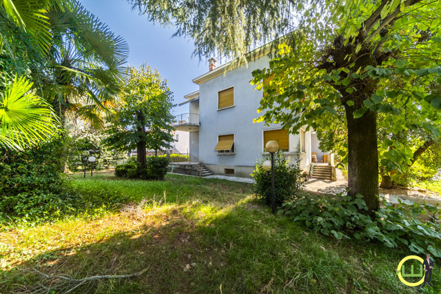 Media numero 36 di VILLA D'EPOCA CON 2 GENEROSI APPARTAMENTI E PARCO IN CENTRO A GORIZIA