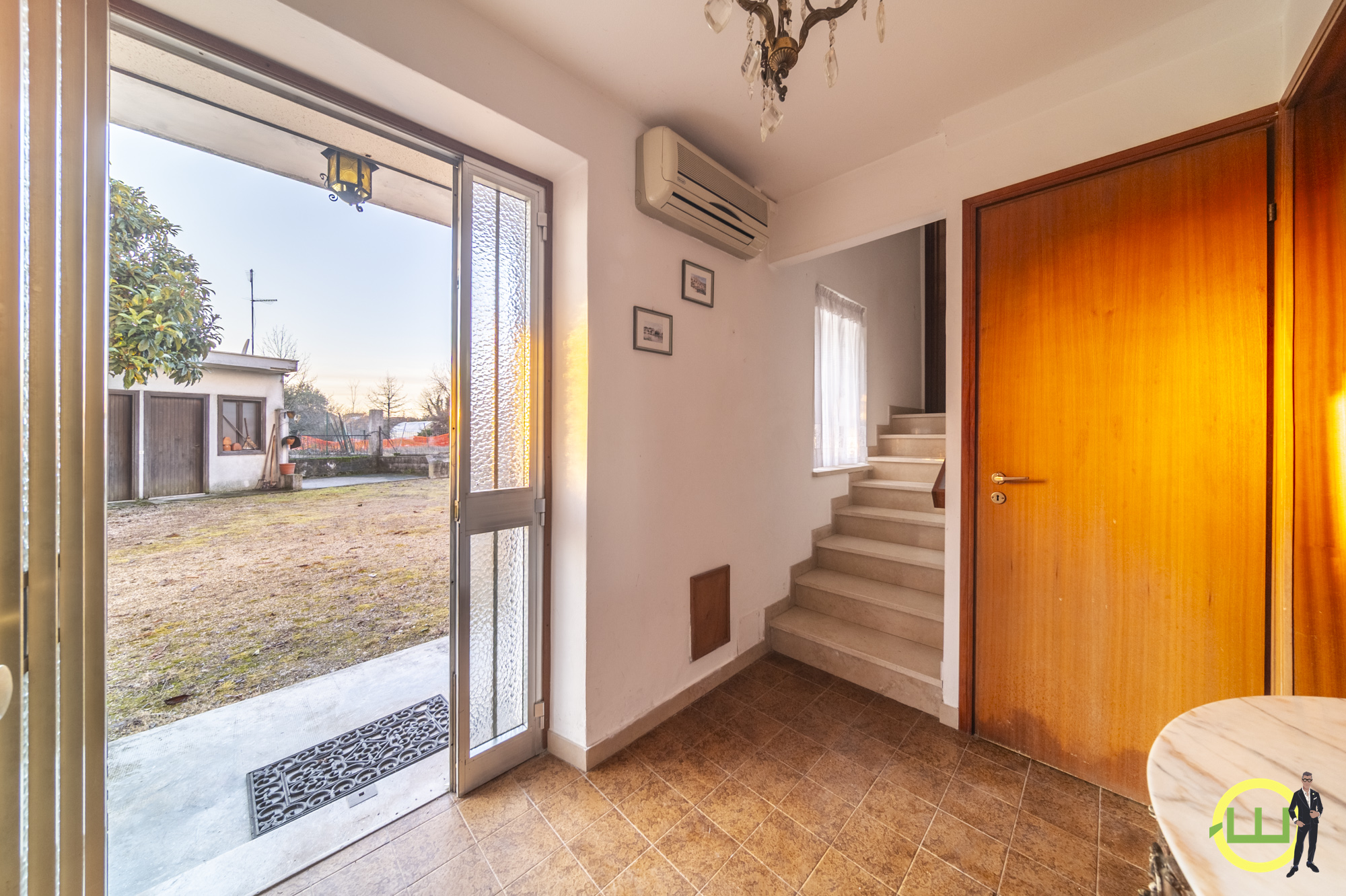 Media numero 8 di SPAZIOSA CASA INDIPENDENTE CON DOPPIO GARAGE E GIARDINO