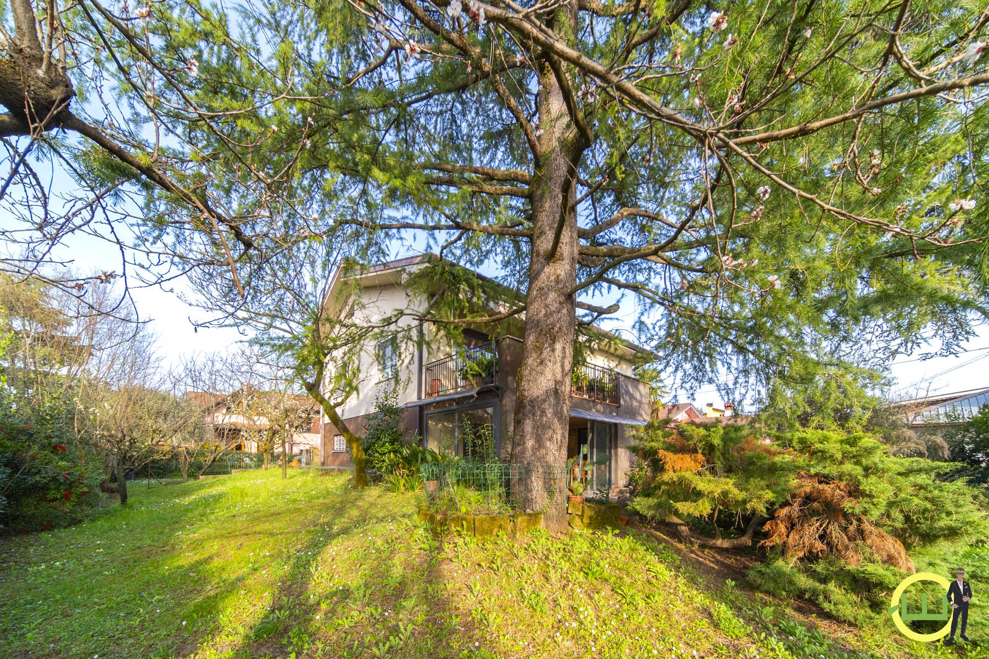 Media numero 4 di VENDUTA la villa singola circondata da giardino a Gorizia