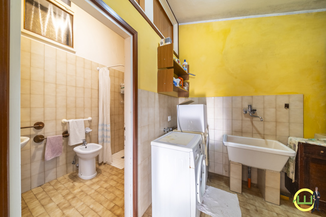 Media numero 12 di STORICA CASA ACCOSTATA CON TRE CAMERE, GARAGE E GIARDINO A POCENIA