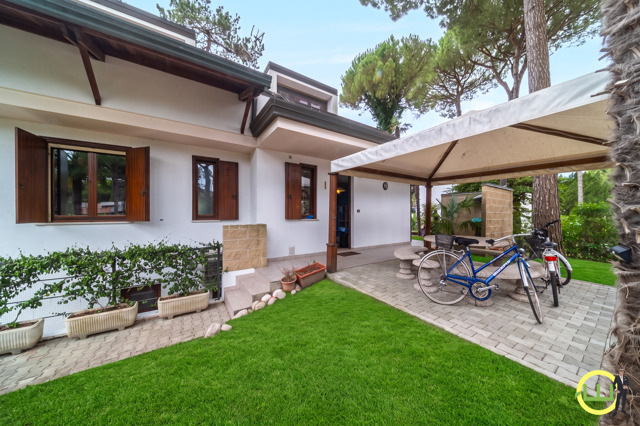 Media numero 33 di VILLA CON PISCINA LIGNANO PINETA