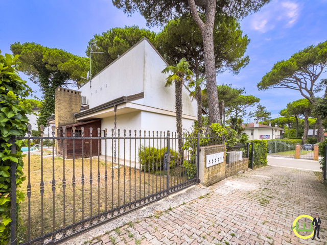 Media numero 38 di VILLA CON PISCINA LIGNANO PINETA