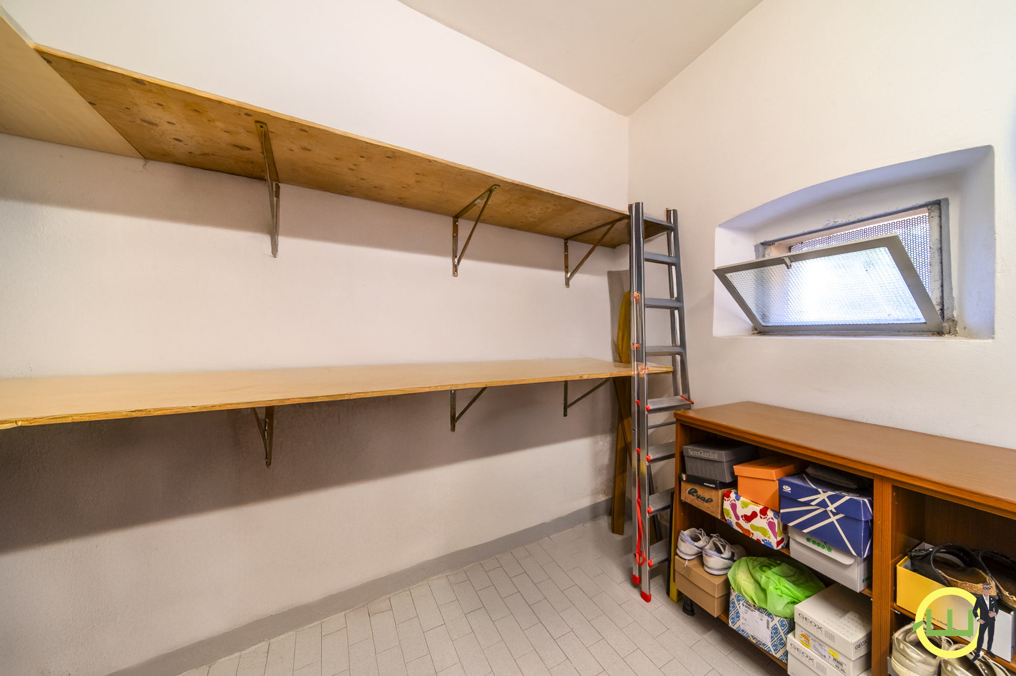 Media numero 17 di VILLA COMPOSTA DA DUE APPARTAMENTI E DUE GARAGE CON GIARDINO