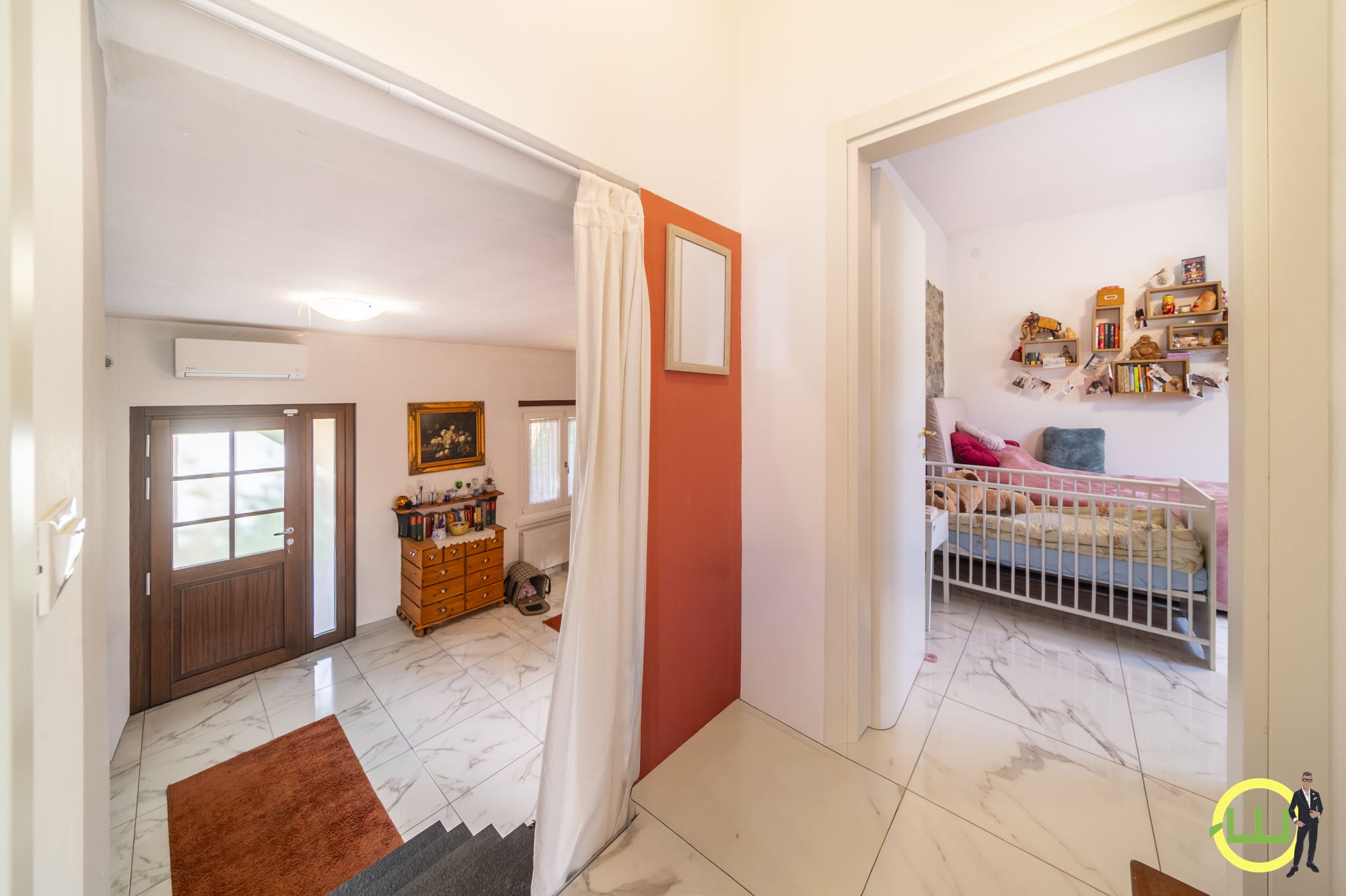 Media numero 28 di VILLA INDIPENDENTE CON AMPIO GIARDINO PIANTUMATO - CLASSE B