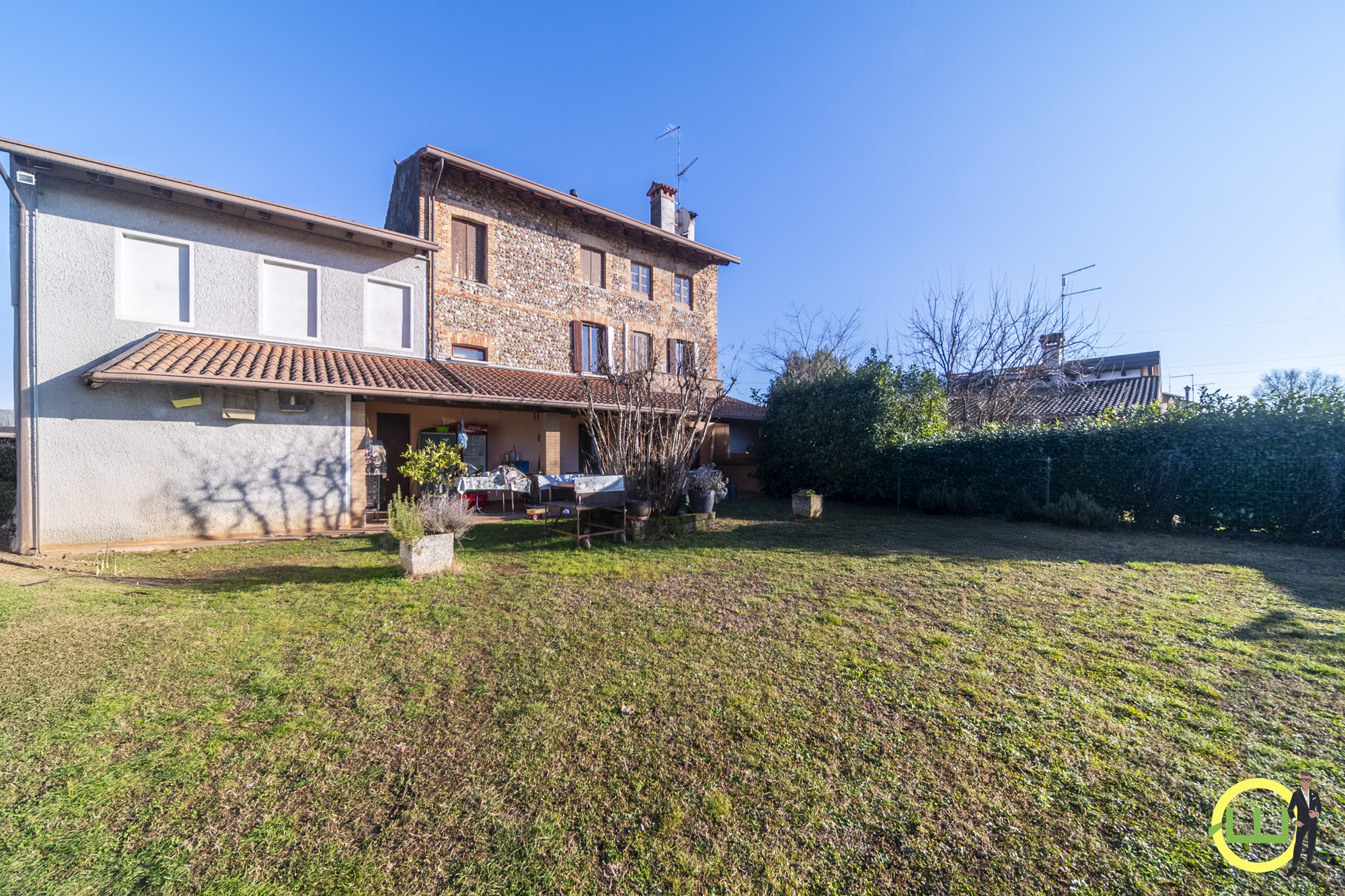 Media numero 36 di AMPIA CASA INDIPENDENTE CON TAVERNA, GARAGE E GIARDINO