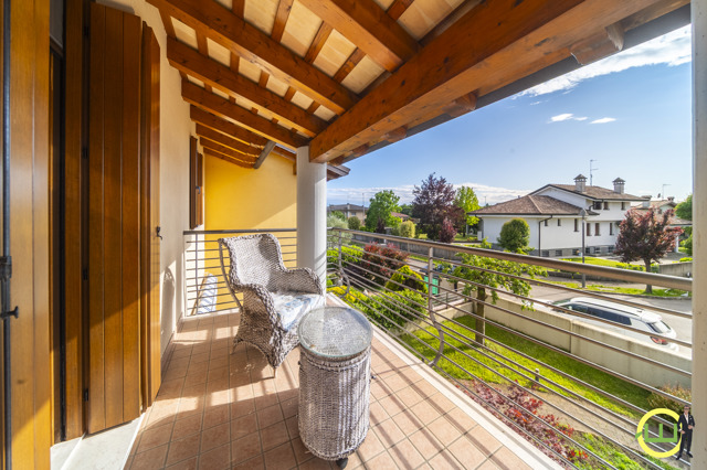 Media numero 33 di Elegante Villa a Schiera su Tre Livelli