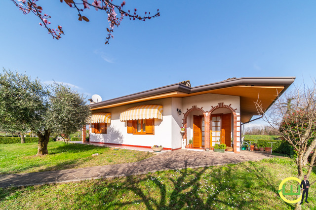 Media numero 1 di SPAZIOSA VILLA TRICAMERE CON AMPIO GIARDINO PRIVATO a Sedegliano