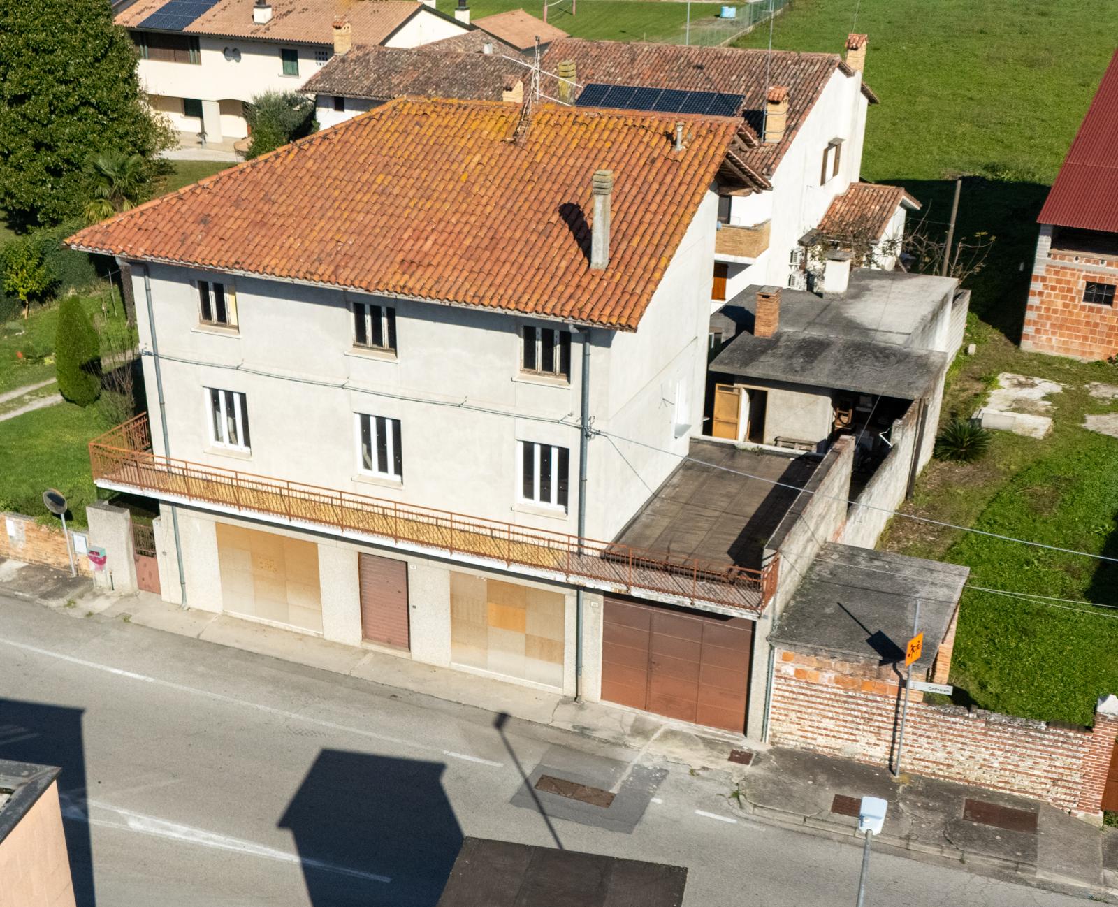 Media numero 2 di VILLA DA RISTRUTTURARE CON PROGETTO IN CENTRO A CAMINO AL TAGLIAMENTO