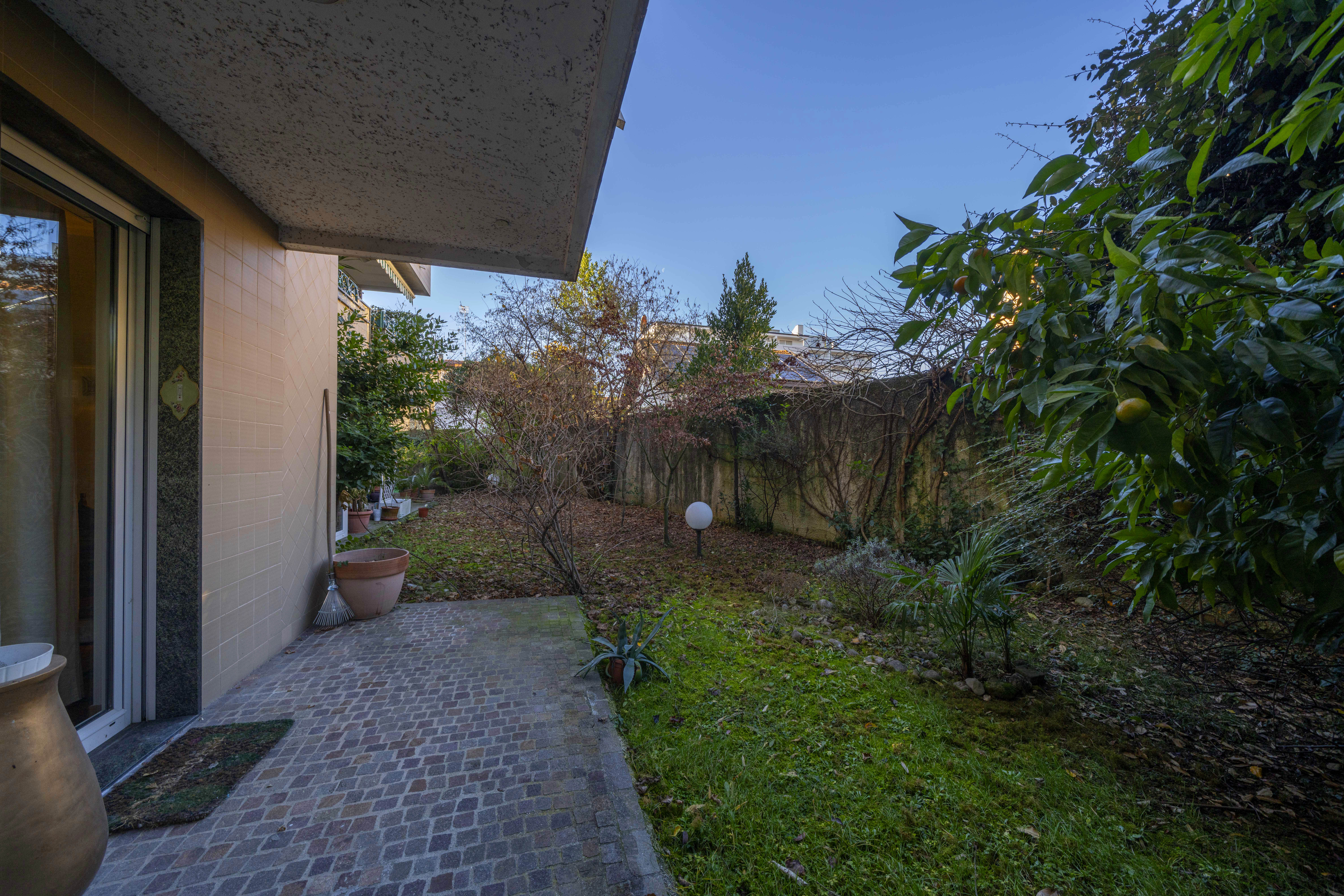 Media numero 14 di Parco Moretti Bicamere con Giardino e Garage