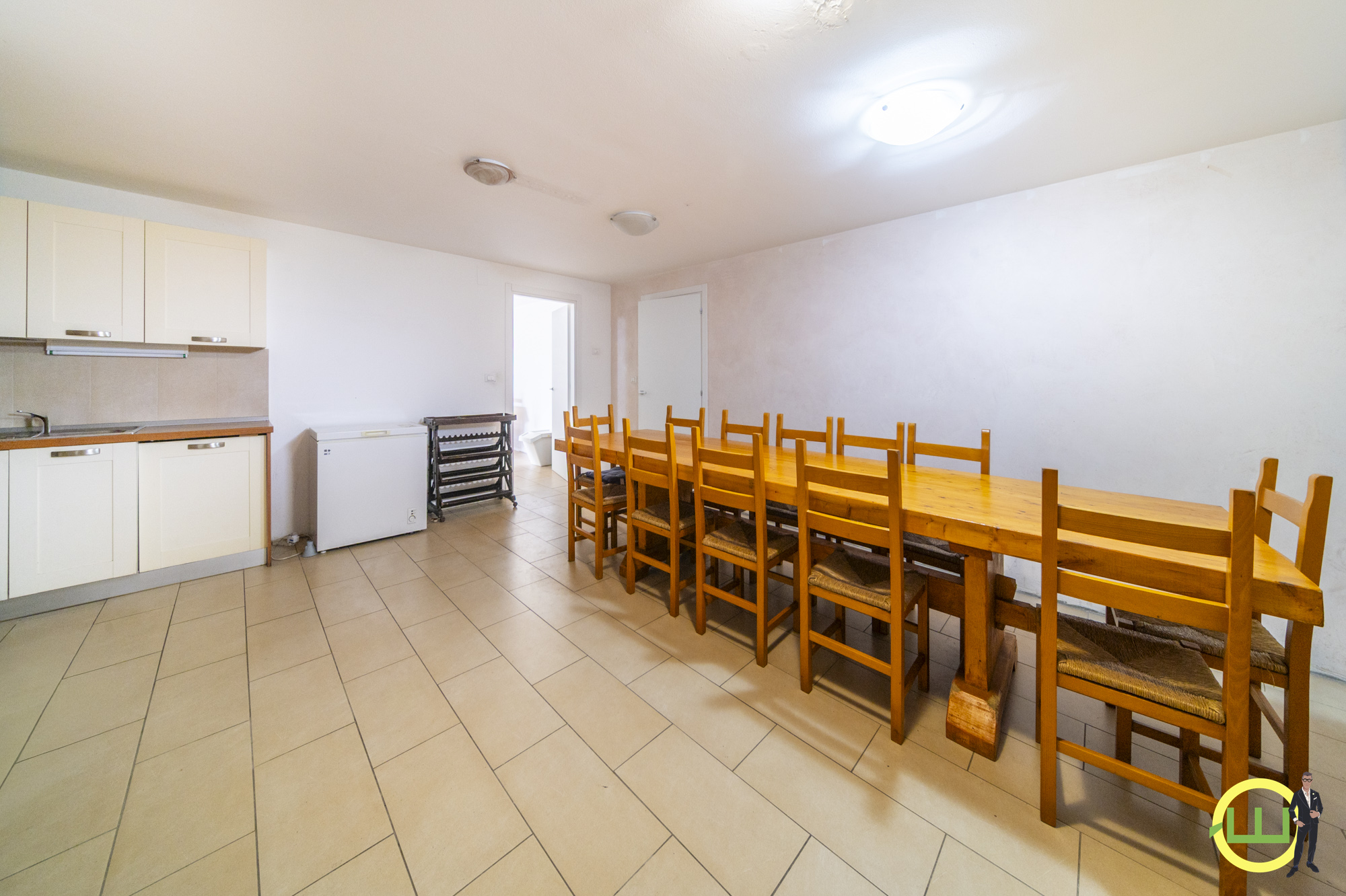 Media numero 21 di SPAZIOSA ED ELEGANTE VILLA CON TANTO TERRENO A SANTA MARIA LA LONGA