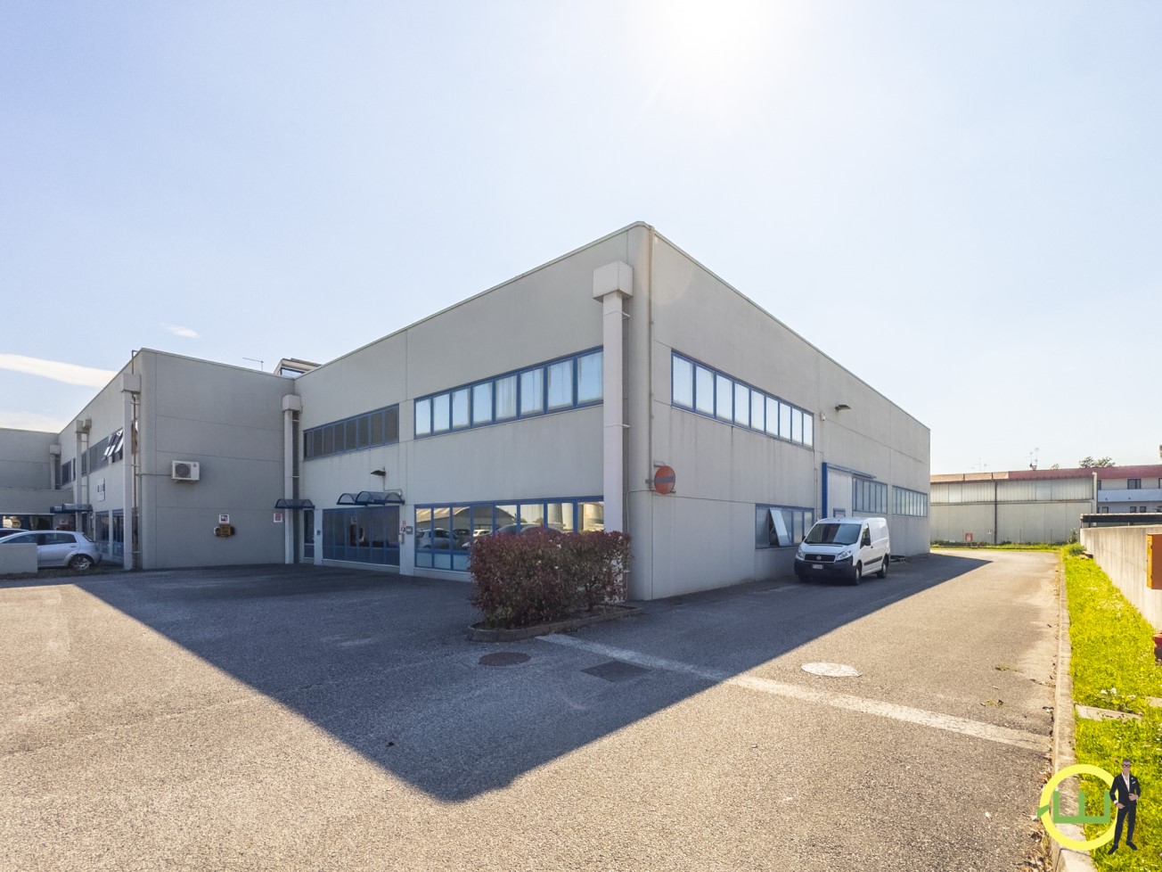 Immagine di CAPANNONE + UFFICI (TRICESIMO)