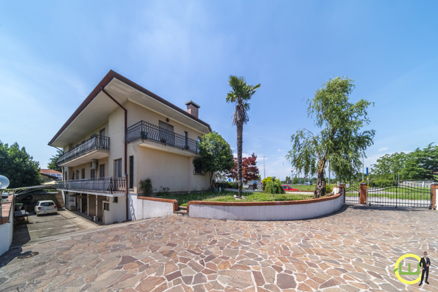 Media numero 28 di APPARTAMENTO IN QUADRIFAMILIARE CON GIARDINO  E SENZA SPESE A LOVARIA