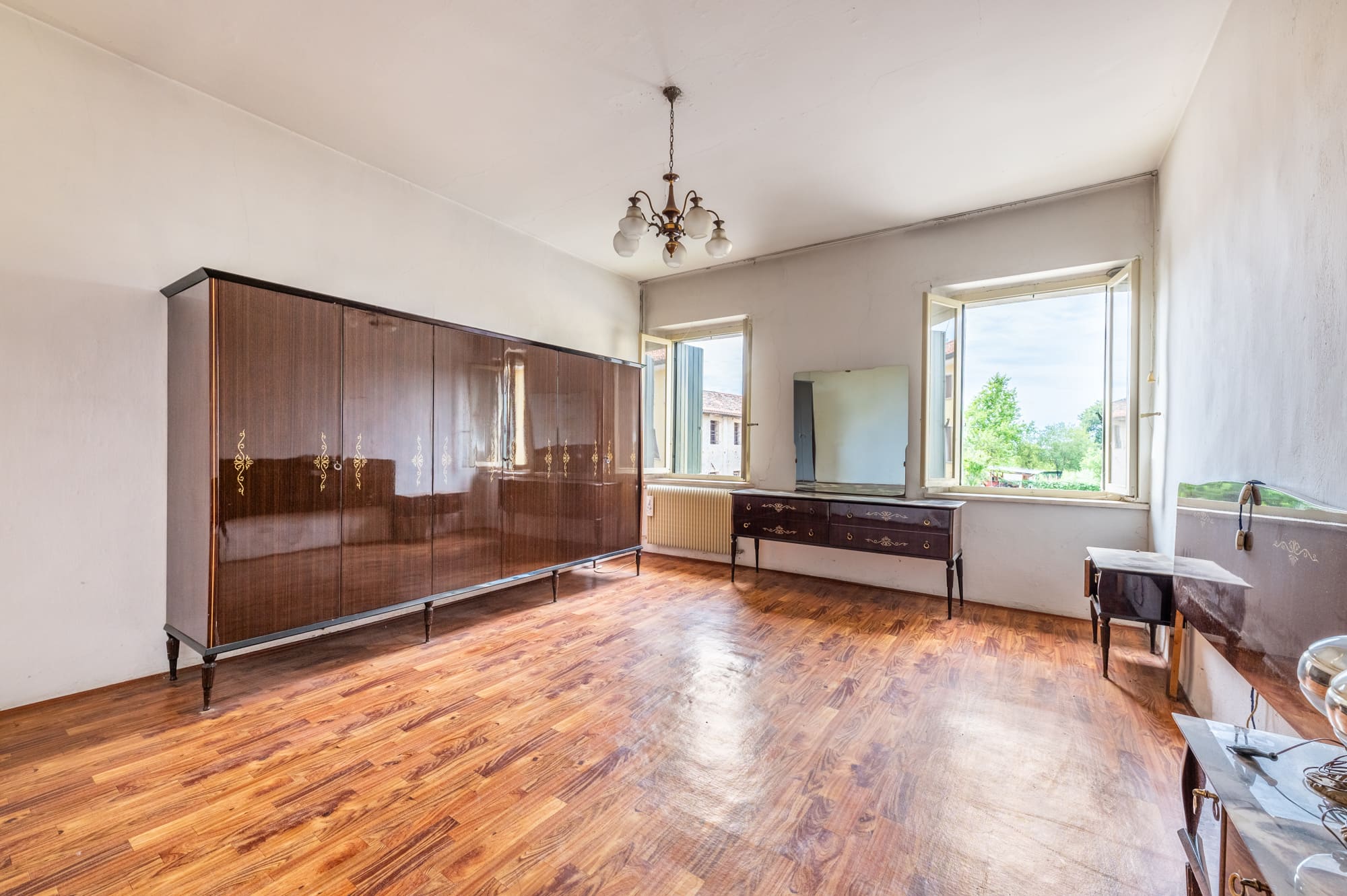 Media numero 25 di CASA SU TRE PIANI CON AMPIO ACCESSORIO DA RISTRUTTURARE A SEDEGLIANO