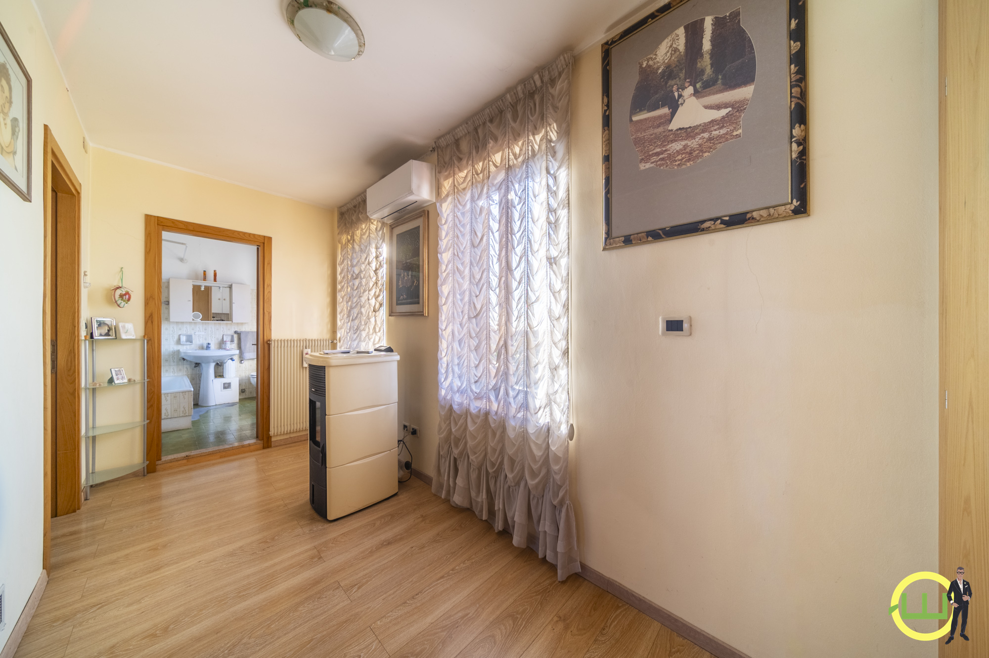 Media numero 16 di AMPIA CASA INDIPENDENTE CON TAVERNA, GARAGE E GIARDINO