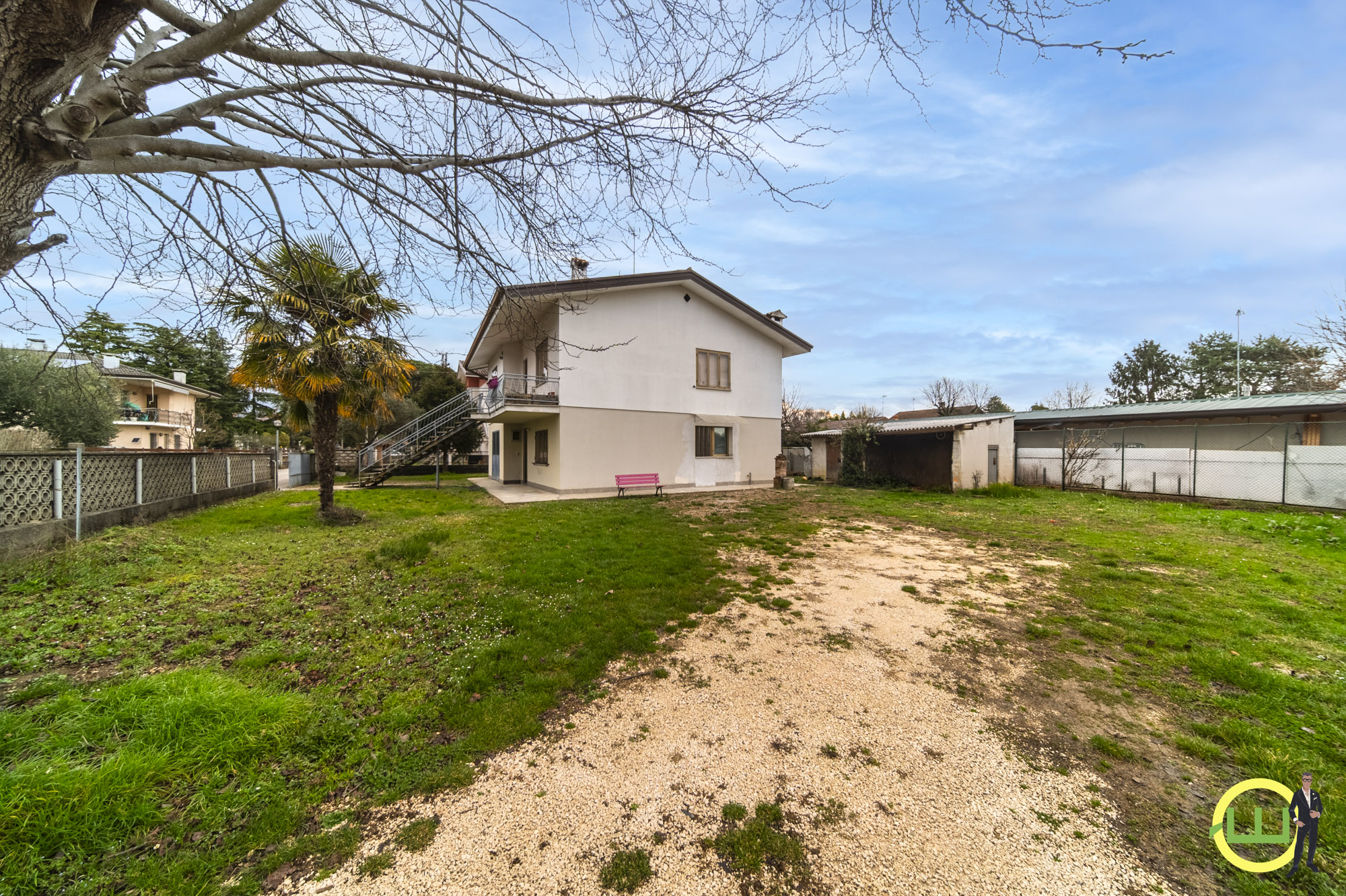 Media numero 4 di SPAZIOSA VILLA CON GIARDINO DA SOGNO A CAPRIVA DEL FRIULI