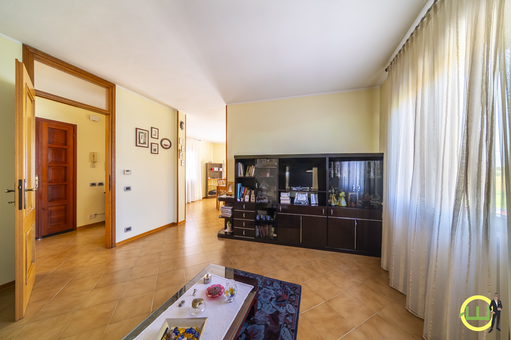 Media numero 32 di VILLA COMPOSTA DA DUE APPARTAMENTI E DUE GARAGE CON GIARDINO