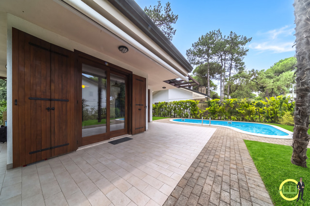 Media numero 31 di VILLA CON PISCINA LIGNANO PINETA