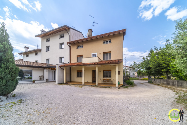 Media numero 25 di GEMONA CASA DI TESTA CON AMPIO GIARDINO!